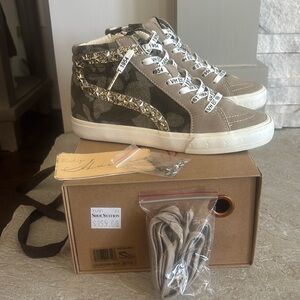 Vintage Havana - eastbourne sneaker (camo)
Size women’s 6